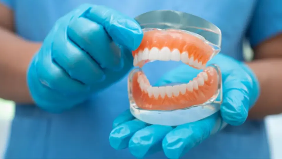 Cosmetic Dentist for Custom Dentures and Your Smile